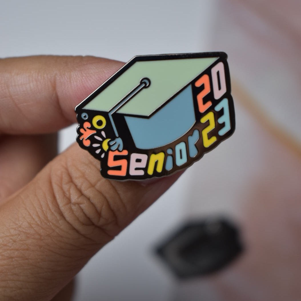 Enamel Pin “Senior 2023”